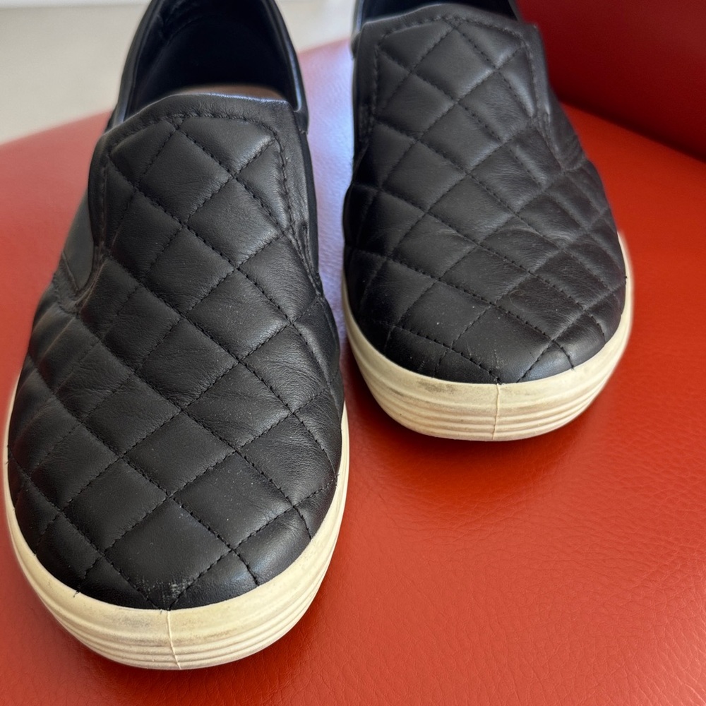 ⚜️Ecco Black Leather Quilted Slip-On Loafers ⚜️